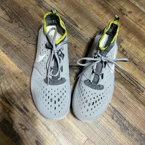 Nike Mens slip on sneakers with ties Size 12